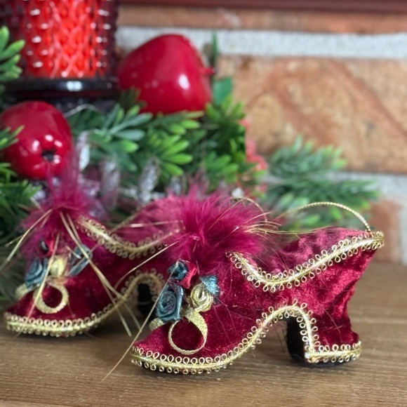 Vintage Victorian Elegant Red Velvet Shoe Ornament - Picture 1 of 6
